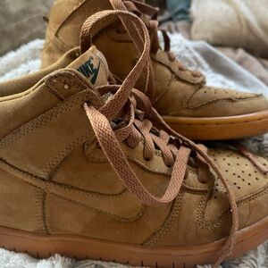Youth size 3.5 Nike Dunk High premium GS flax brown